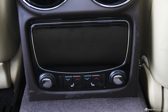 2015款捷豹XJL 2.0T两驱典雅商务版