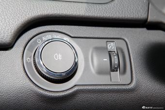 2014款君威GS 2.0T自动纵情运动版