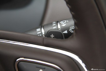 2015款捷豹XJL 2.0T两驱典雅商务版