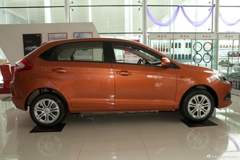 2013款风云2 1.5L手动掀背锐意版