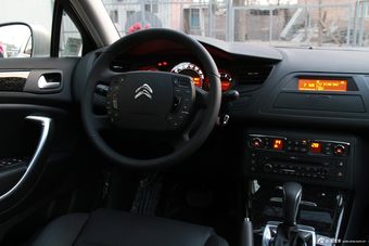 2013款东风雪铁龙C5到店实拍