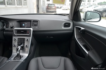 2017款沃尔沃V60  2.0T自动 T5 智逸版