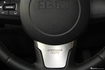 2014款北京BJ40 2.4L手动穿越版