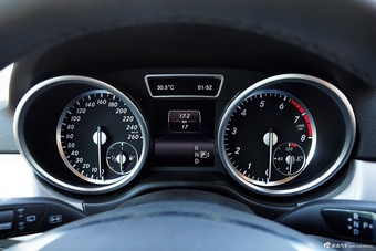 2015款奔驰ML320 4MATIC