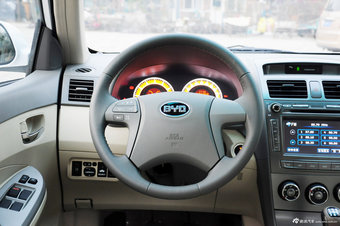 2012款比亚迪L3实拍