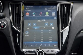 2016款众泰SR7 1.5T手动魔方之梦版