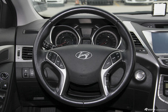 2013款朗动1.6L自动尊贵型