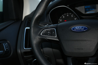 2015款福克斯两厢1.0T自动超能风尚型