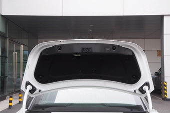 2015款捷豹XJL2.0T两驱典雅商务80周年典藏版