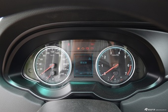 2016款中华V5 1.5L手动两驱运动型