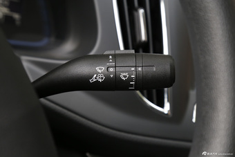 2015款荣威360 1.4T自动尊享版