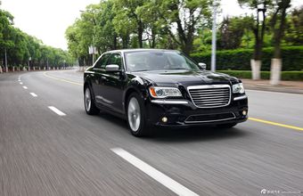2014款克莱斯勒300C 3.0L自动卓越版