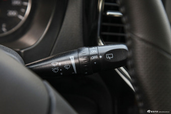 2015款陆风X8探索版2.0T汽油四驱超豪华型