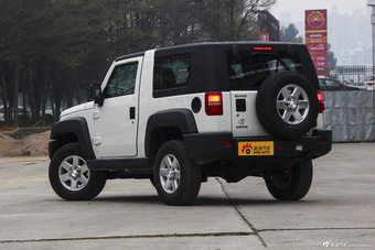 2014款北京BJ40 2.4L手动穿越版