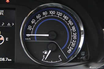 2016款雷凌双擎1.8L自动豪华版