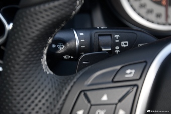 2016款奔驰GLA级 GLA220 2.0T自动 4MATIC豪华型