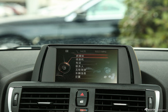 2015款宝马1系120i 1.6T自动运动设计套装