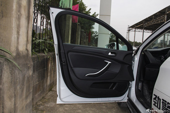 2016款雪铁龙C5 1.8T自动豪华型