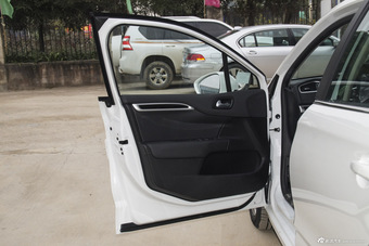 2015款雪铁龙C4L 1.2T自动豪华型