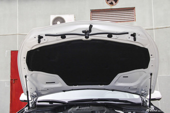 2015款英菲尼迪Q50L 2.0T自动豪华运动版