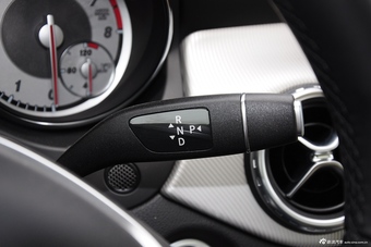 2015款奔驰GLA200时尚型