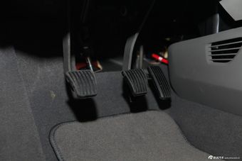 2013款新赛欧三厢1.2L手动温馨版