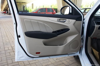 2013款 艾瑞泽7 1.6L DVVT CVT致尊版实拍