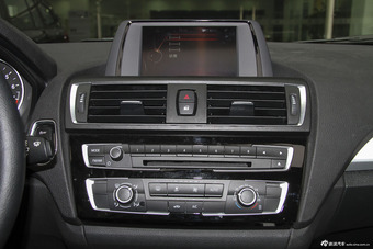 2015款宝马1系118i 1.6T自动都市设计套装