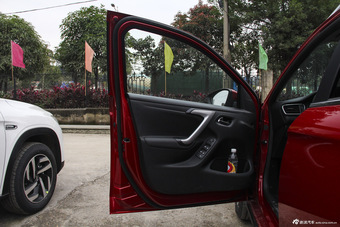 2015款东风雪铁龙C3-XR 1.6T自动先锋型