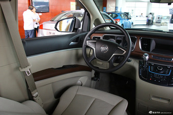 2014款GL8 2.4L CT豪华商务舒适版到店实拍