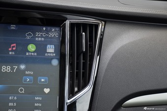 2016款众泰SR7 1.5T手动魔方之梦版