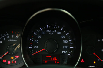 2015款起亚K2 1.4L手动GLS三厢