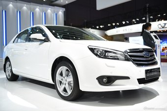 2015上海车展：奔腾B90