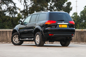 2013款帕杰罗·劲畅3.0L 自动四驱旗舰版