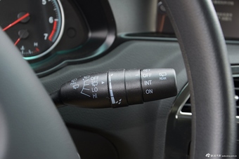 2016款中华V5 1.5L手动两驱运动型