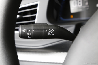 2015款荣威360 1.4T自动尊享版