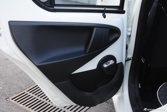 2015款比亚迪F0 1.0L手动尚酷型