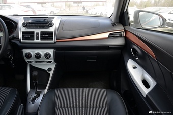 2016款YARiS L致炫1.5L自动劲速天窗版