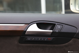 2015款奥迪Q7 40TFSI典藏型