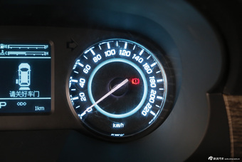 2013款瑞风M5 2.0T自动公务版