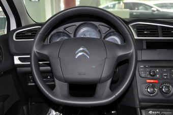 2013款雪铁龙C4L 1,8L手动劲享版