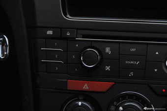 2016款DS 6 1.6T自动舒适版THP160