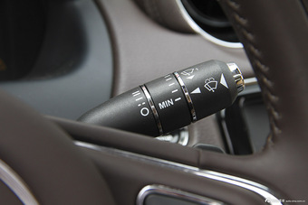 2015款捷豹XJL 2.0T两驱典雅商务版