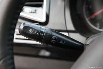 2015款陆风X8探索版2.0T汽油四驱超豪华型