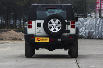 2014款北京BJ40 2.4L手动穿越版