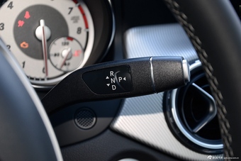 2016款奔驰GLA级 GLA220 2.0T自动 4MATIC豪华型