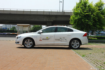 2015款沃尔沃S60L 2.0T T5 智驭版到店实拍