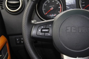 2014款北京BJ40 2.4L手动穿越版