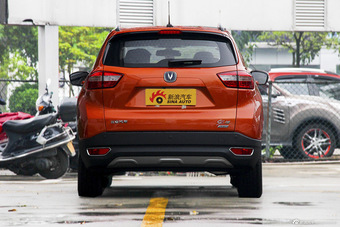 2016款长安CS15 1.5L手动尊贵版