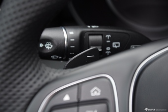 20015款奔驰C级C200旅行版